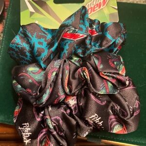 Hot Topic Black and Teal Scrunchie Set